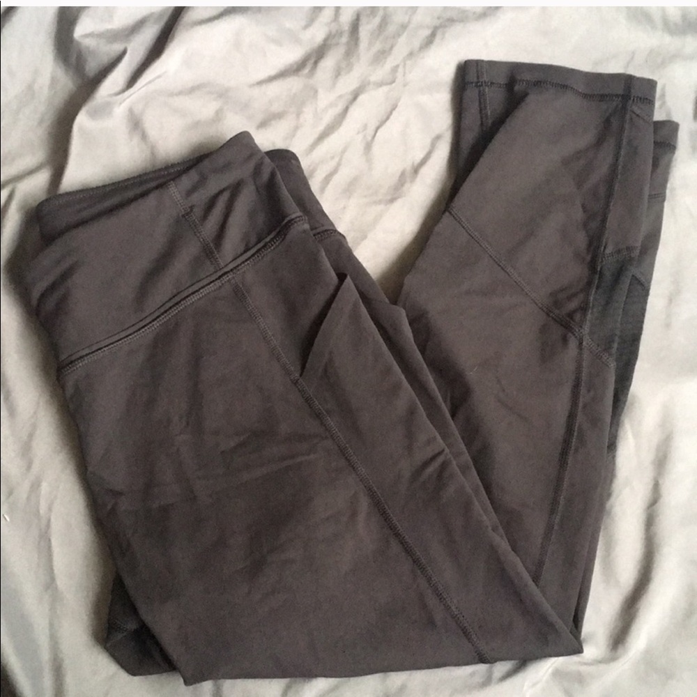 Black lululemon crop leggings
